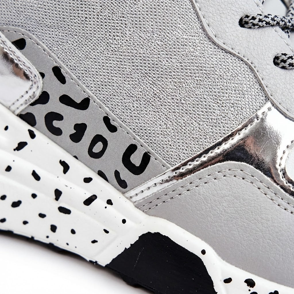 Weißen Sneakers